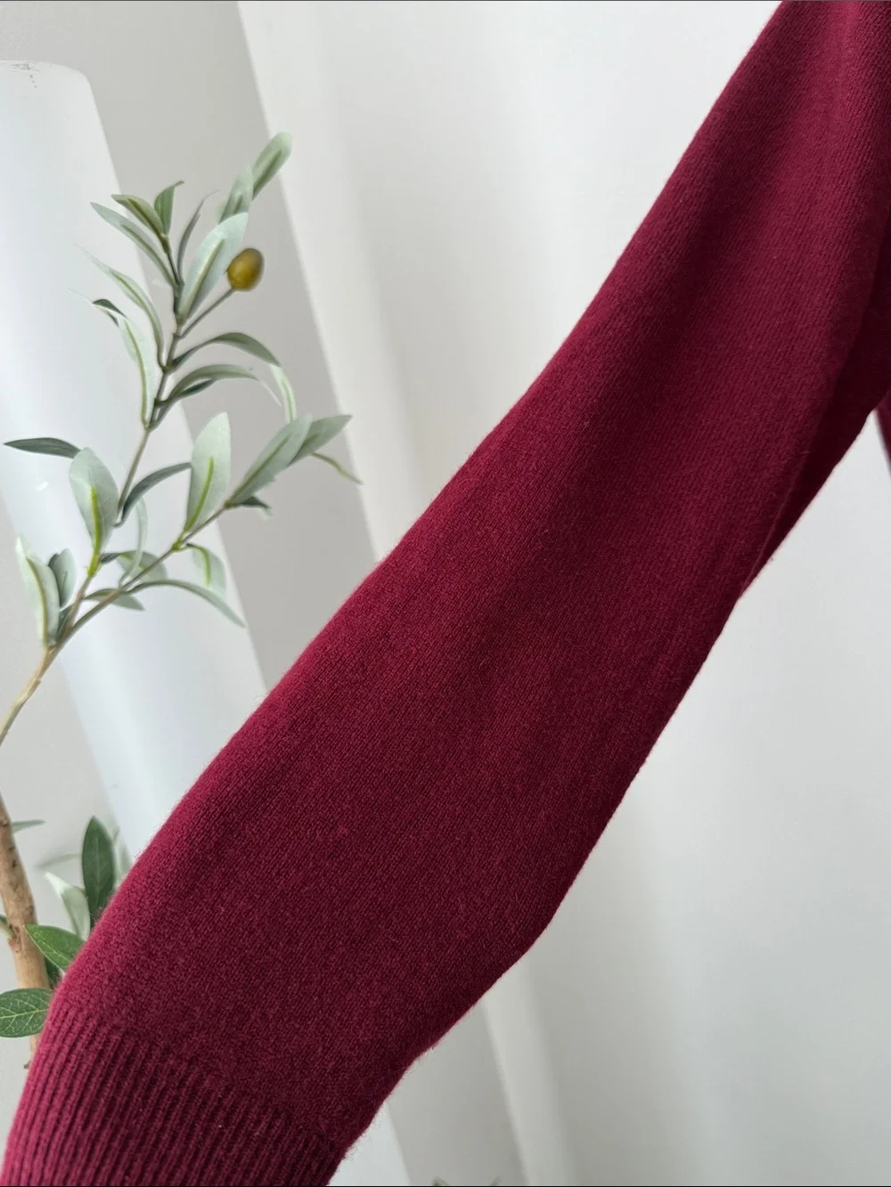 Women's V-Neck Sweater in Burgundy - Unknown Brand